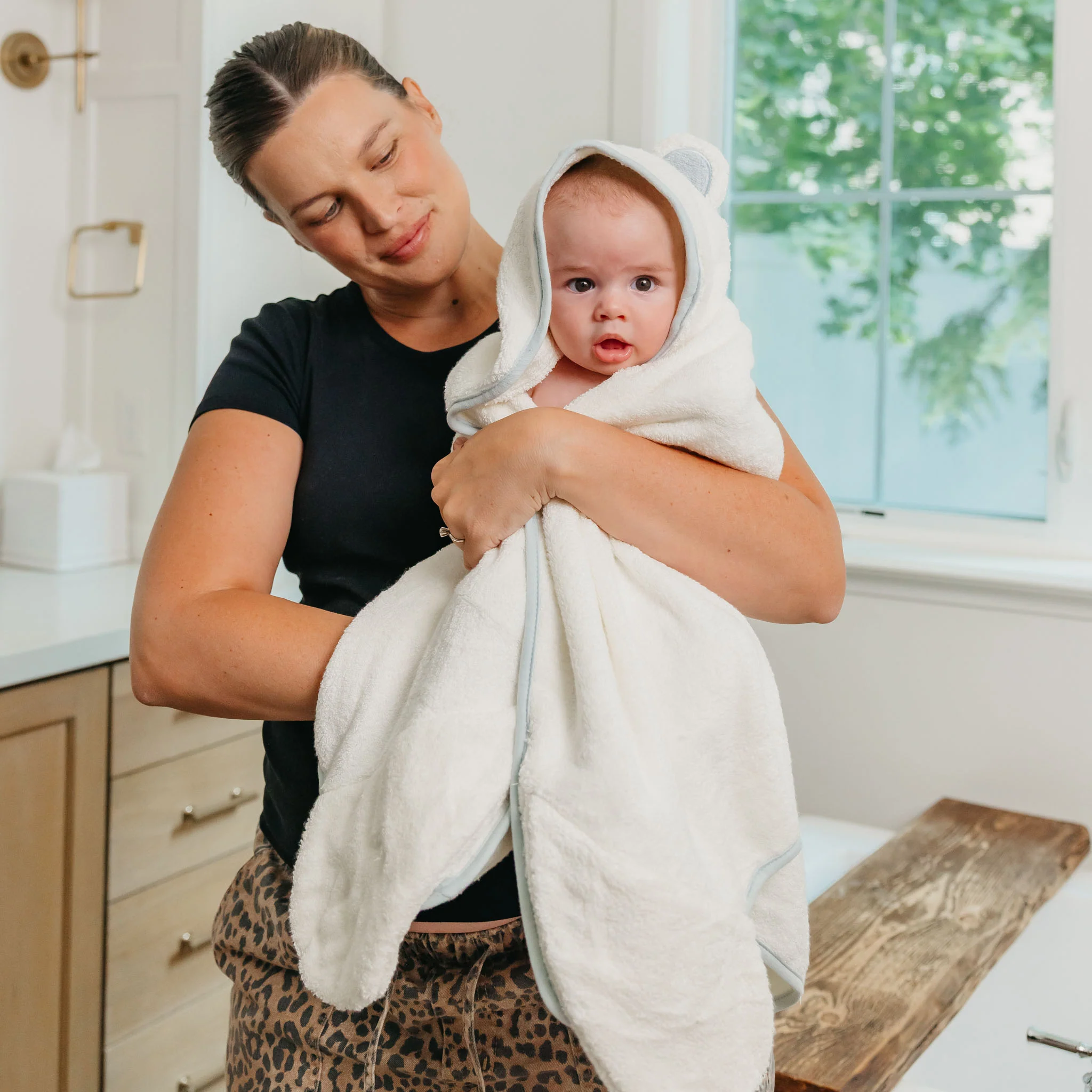 Character Bamboo Hooded Towel - Juno - Image 5